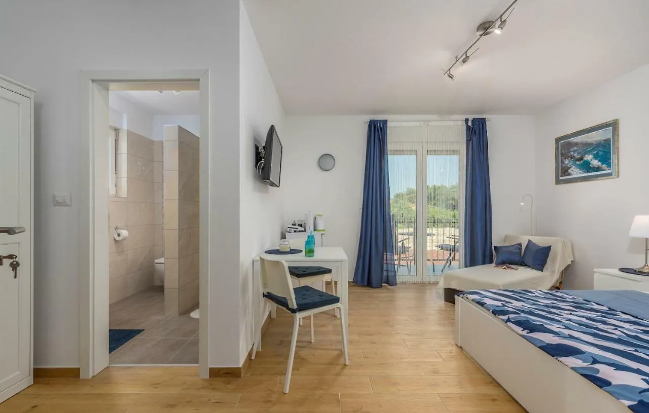 Apartment Complex Jelena Funtana 3*,  Croazia