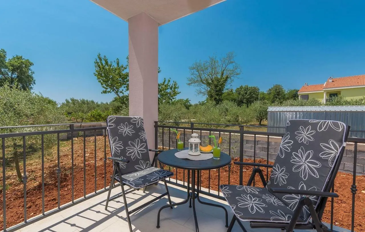 Apartment Complex Jelena فونتانا بيت ضيافة