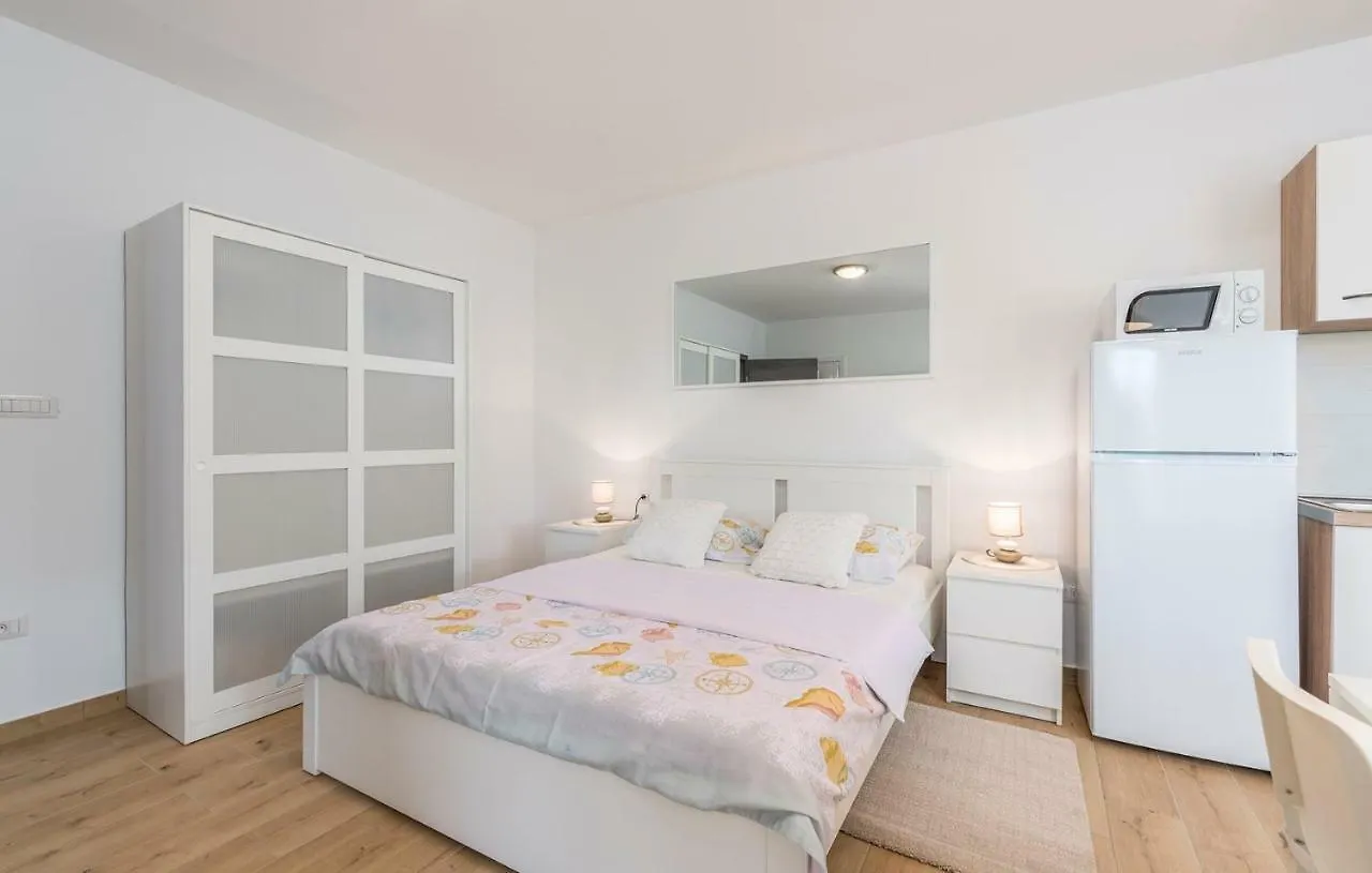 Apartment Complex Jelena Funtana Affittacamere